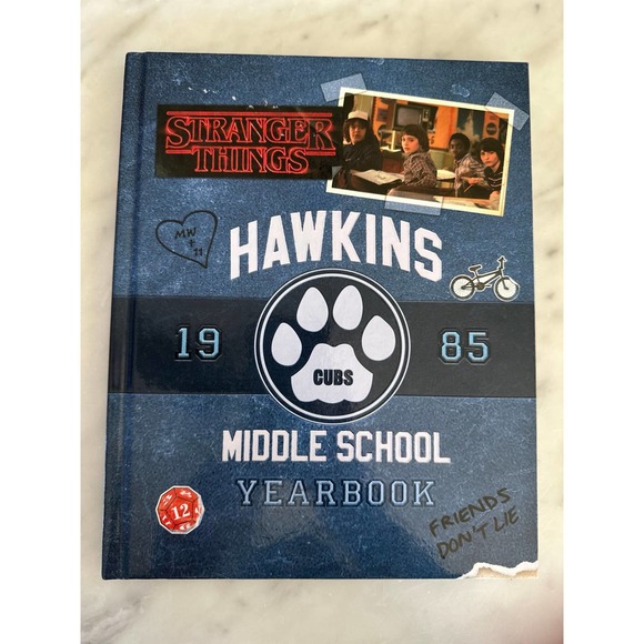Netflix Stranger Things Hawkins Middle School Yearbook - Picture 1 of 3